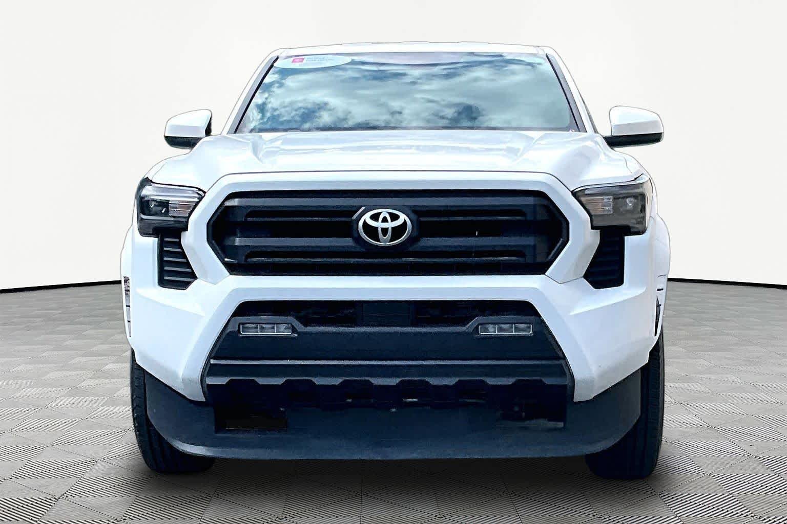 Used 2024 Ice Cap Toyota SR5 image 4