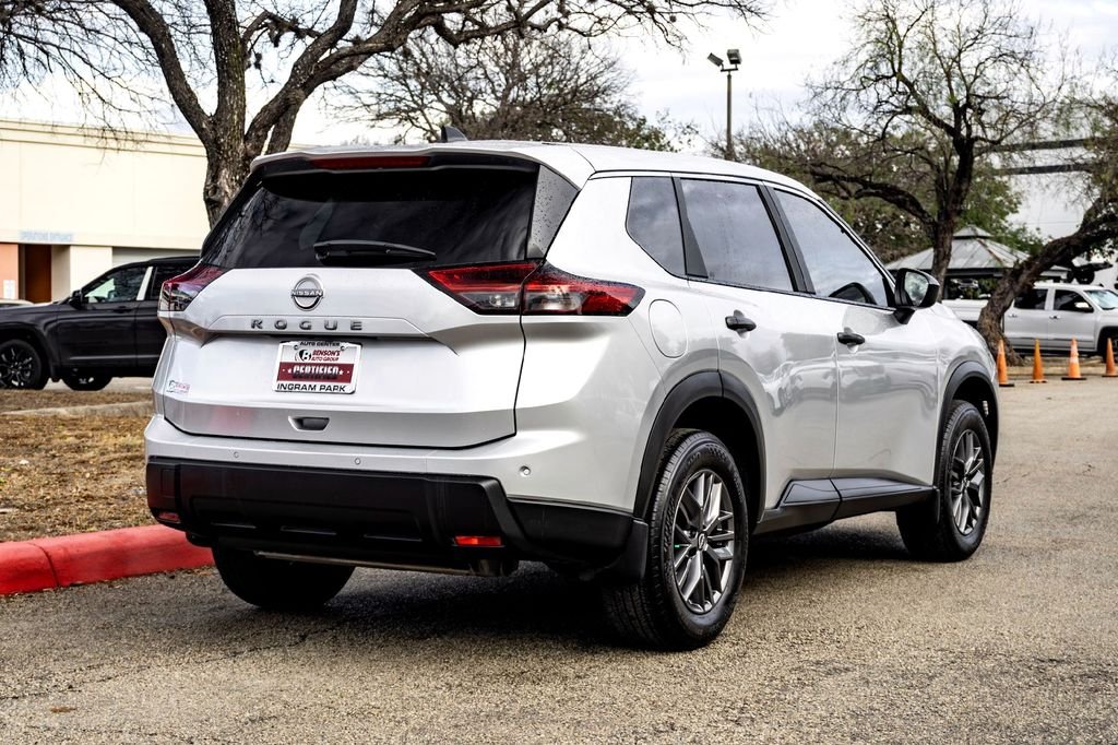 Used 2025 Silver Nissan S image 5