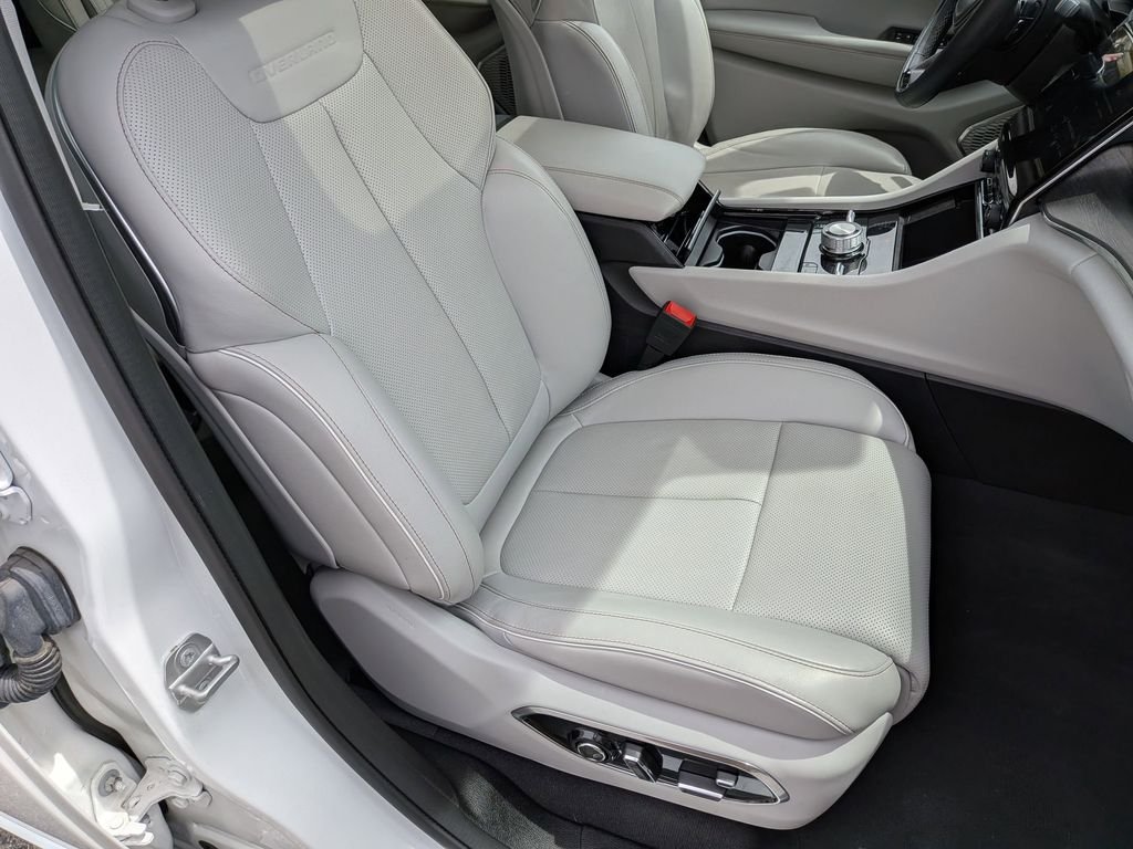 Used 2023 White Jeep Overland image 34