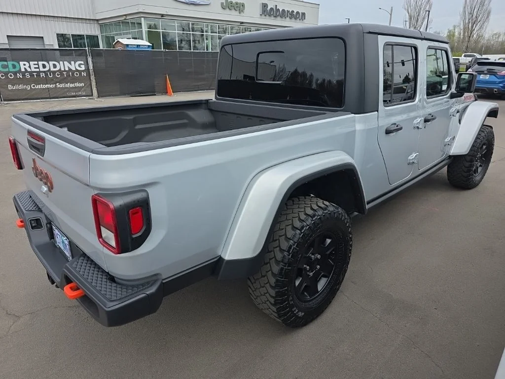 Used 2022 Silver Jeep Mojave image 5