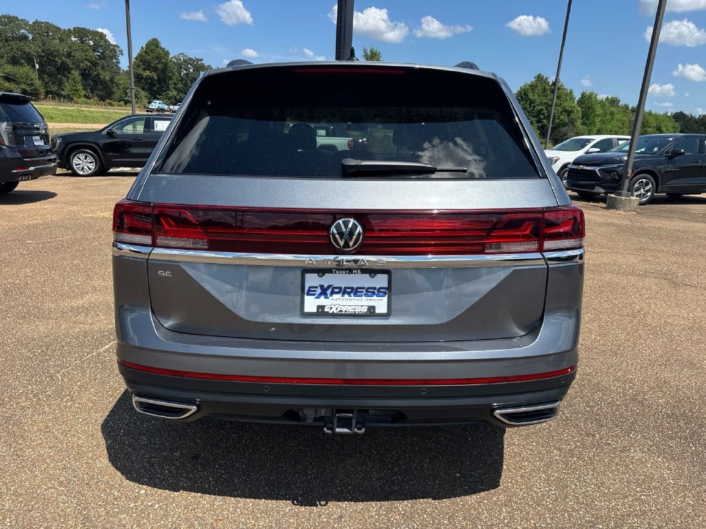 Used 2025 Gray Volkswagen 2.0T SE w/Technology image 7