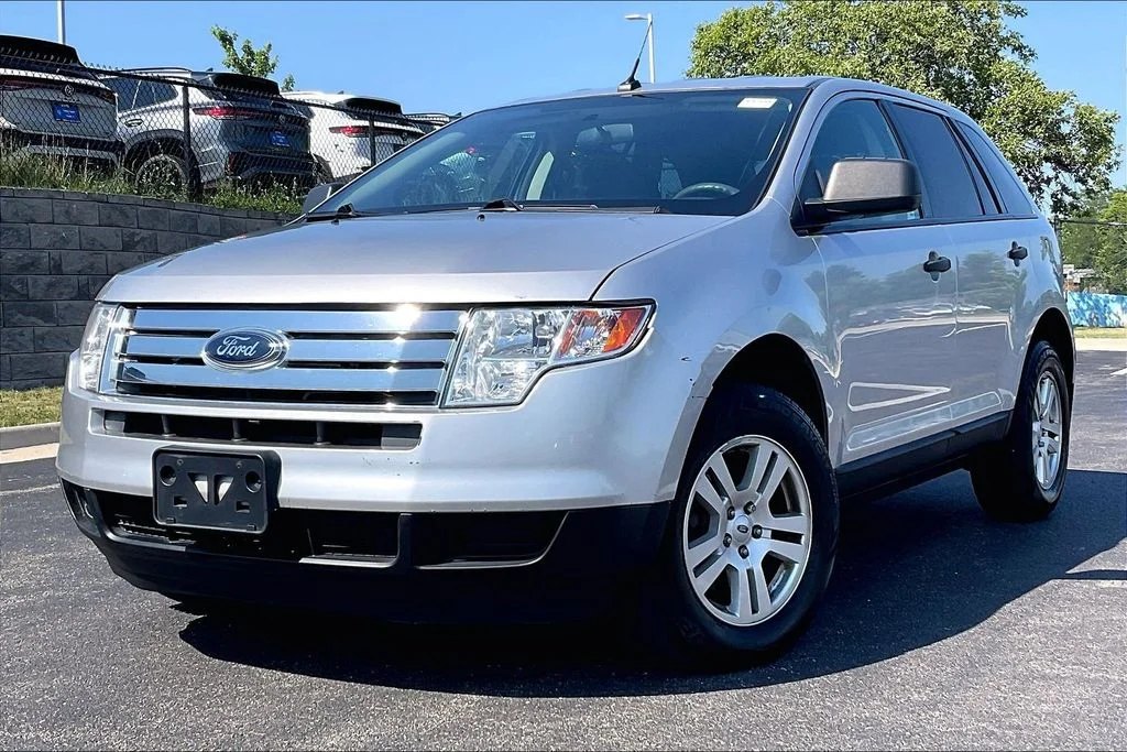 Used 2010  Ford SE image 10
