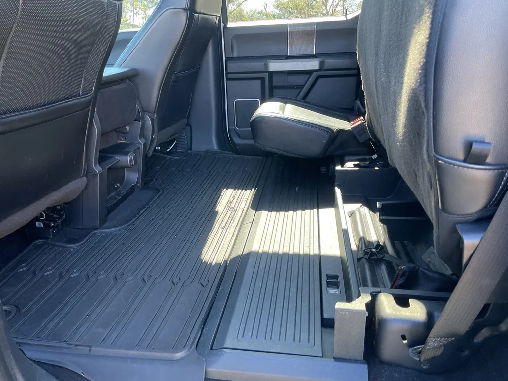 Used 2019 White Platinum Tri-Coat Metallic Ford LARIAT image 13
