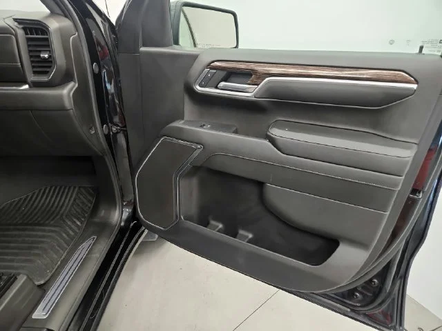 Used 2024 Onyx Black GMC Elevation image 29