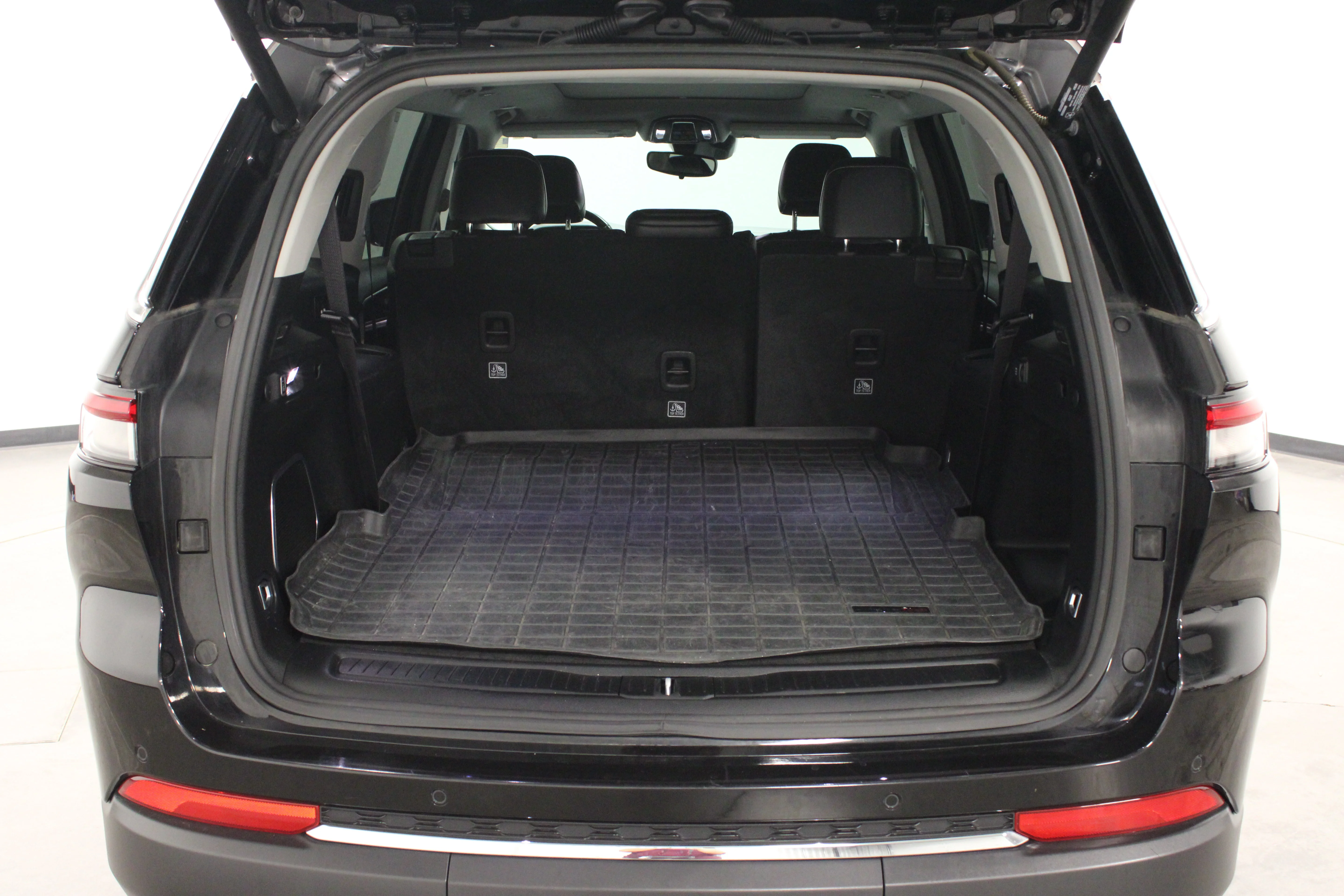 Used 2021 Diamond Black Crystal Pearlcoat Jeep Limited image 12
