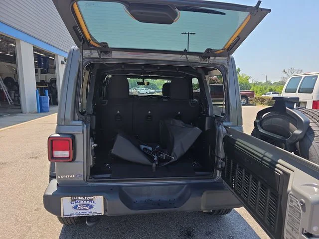 Used 2023 Gray Jeep Sport S image 13