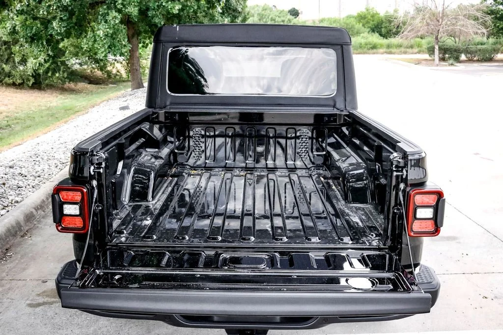 New 2025 Black Jeep Mojave image 23