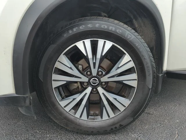 Used 2021 White Nissan SV image 49