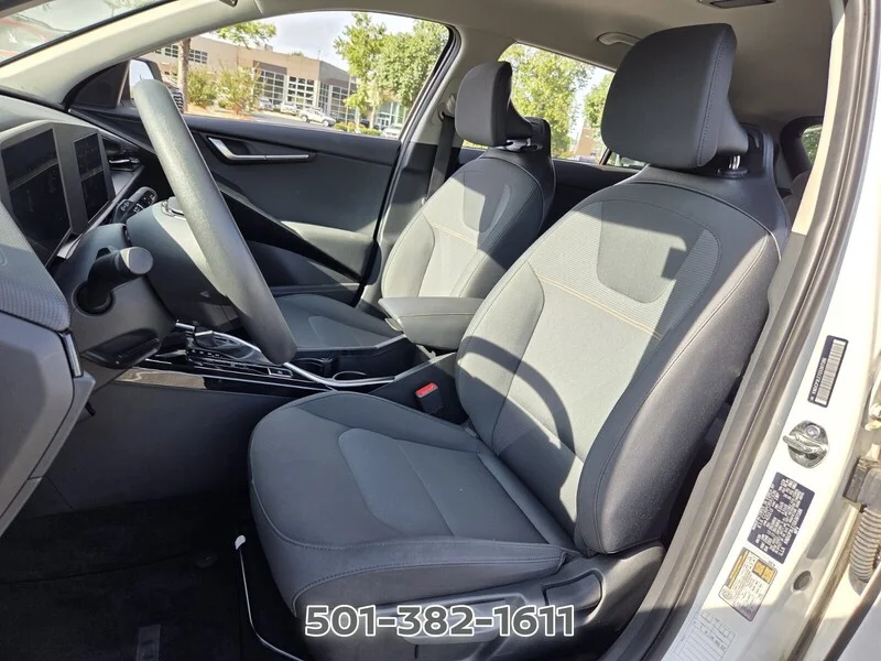 Used 2025 Snow White Pearl KIA LX FWD image 7