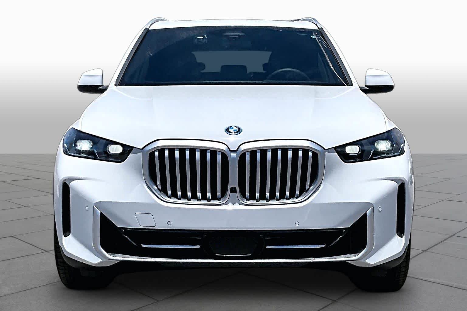 New 2026 Alpine White BMW xDrive50e image 3