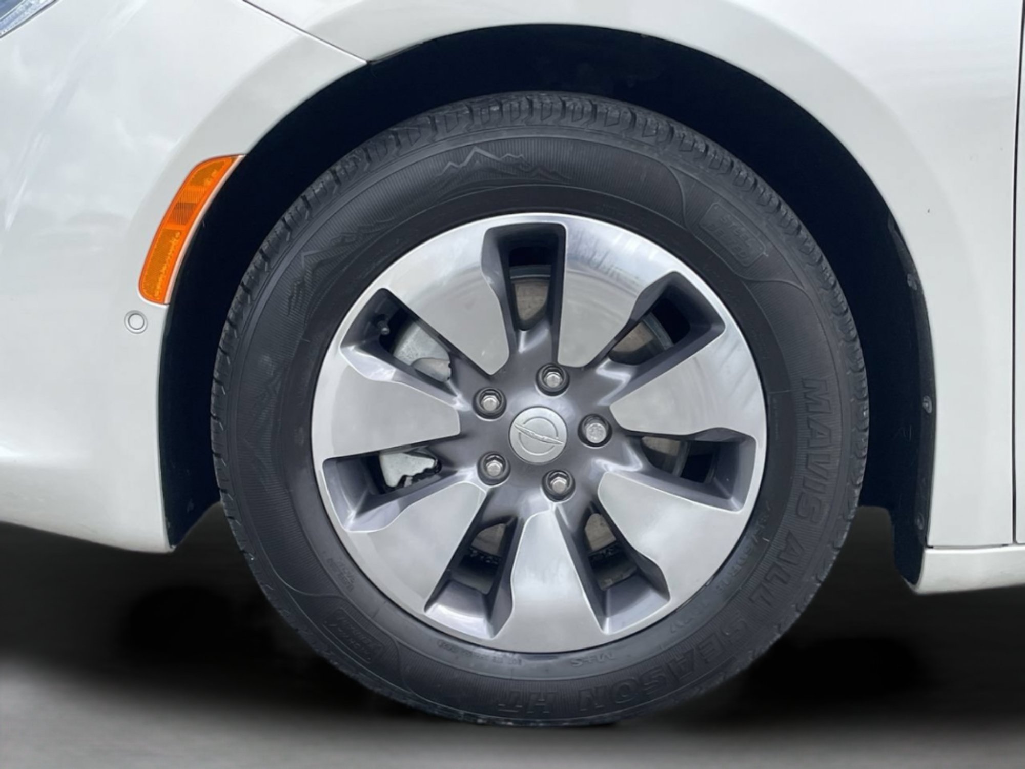 Used 2017 Tusk White Chrysler Platinum image 37
