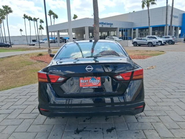 Used 2025 Black Nissan 2.5 S image 5