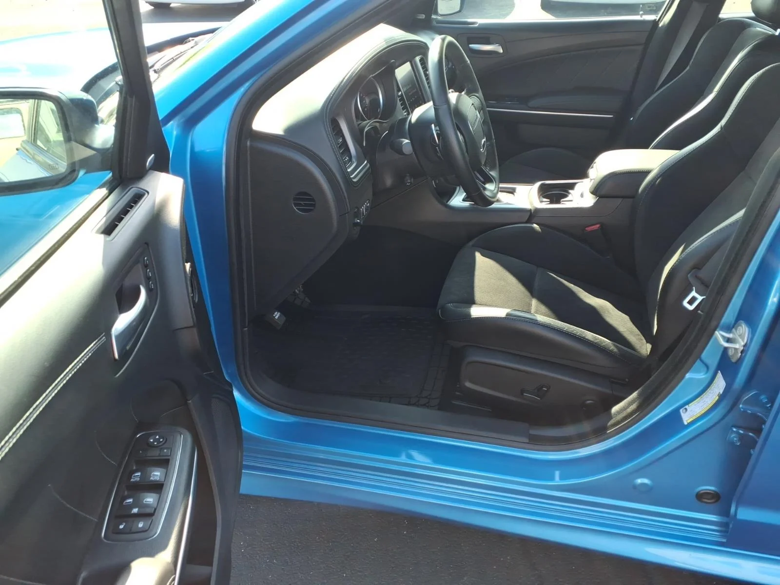 Used 2023 B5 Blue Pearl Coat Dodge R/T image 19