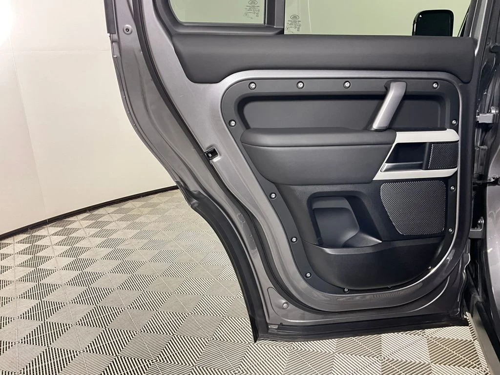 Used 2024 Gray Land Rover X-Dynamic SE image 26