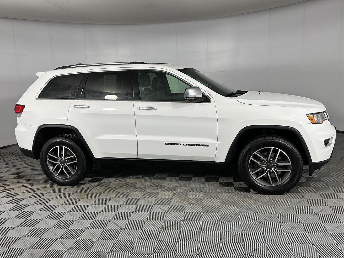 Used 2020 Bright White Clearcoat Jeep Limited image 8