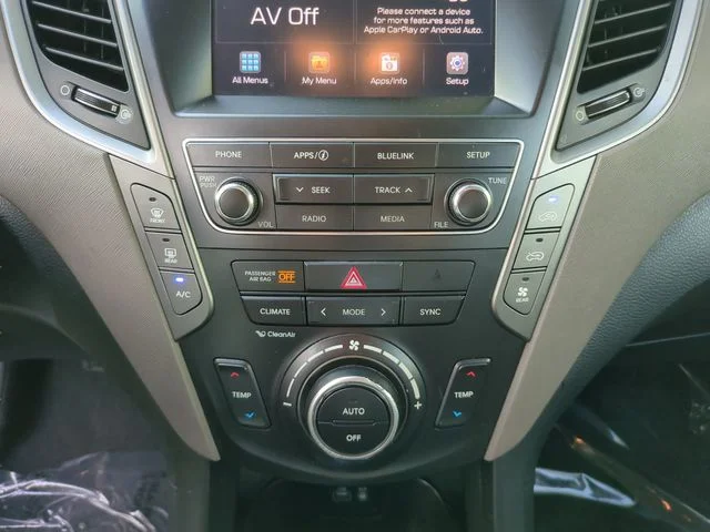 Used 2018 Silver Hyundai SE image 23
