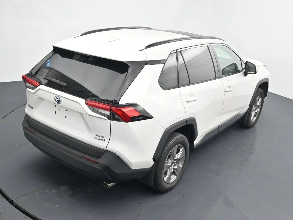 Used 2024 White Toyota XLE image 14