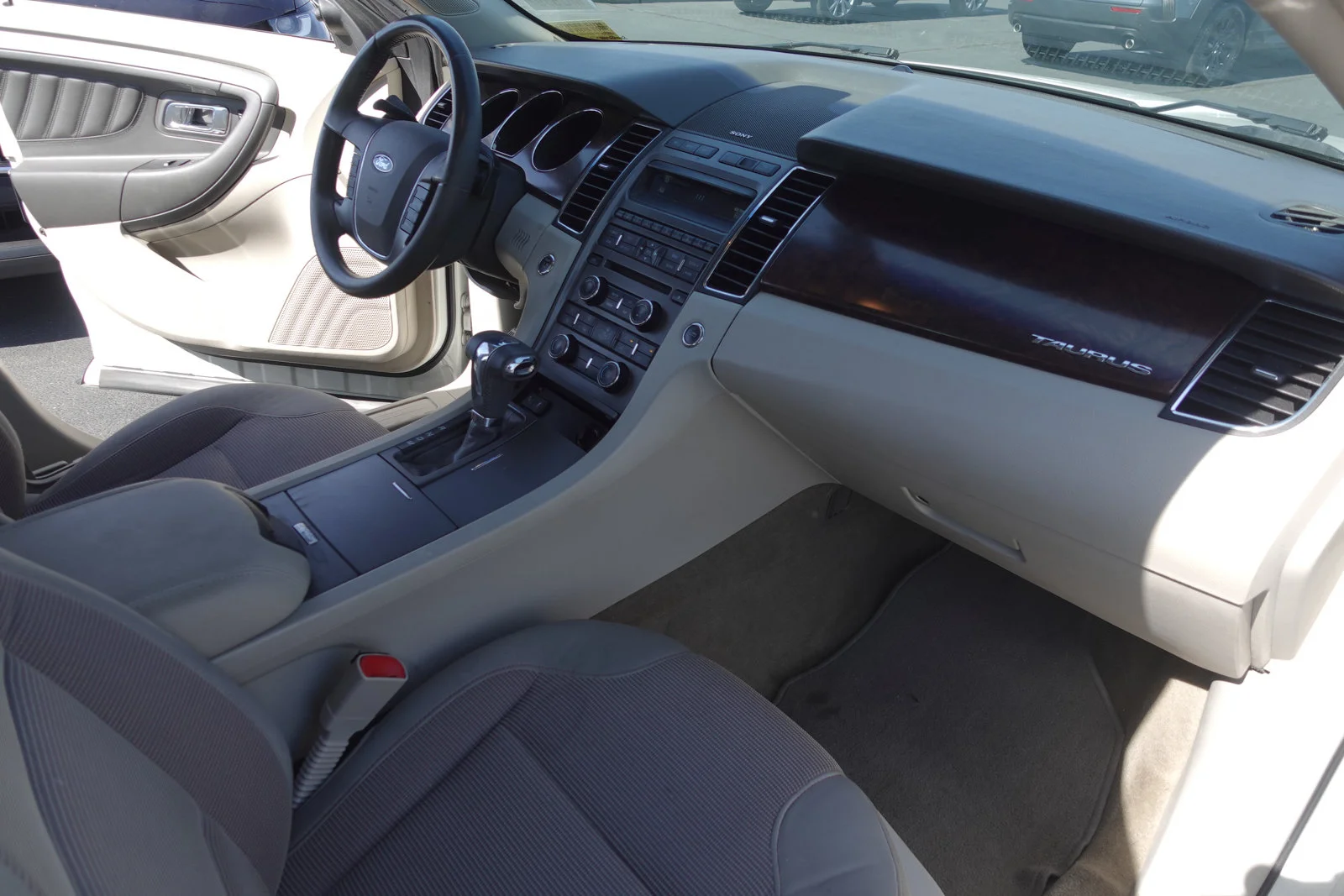 Used 2012 White Suede Ford SEL image 11