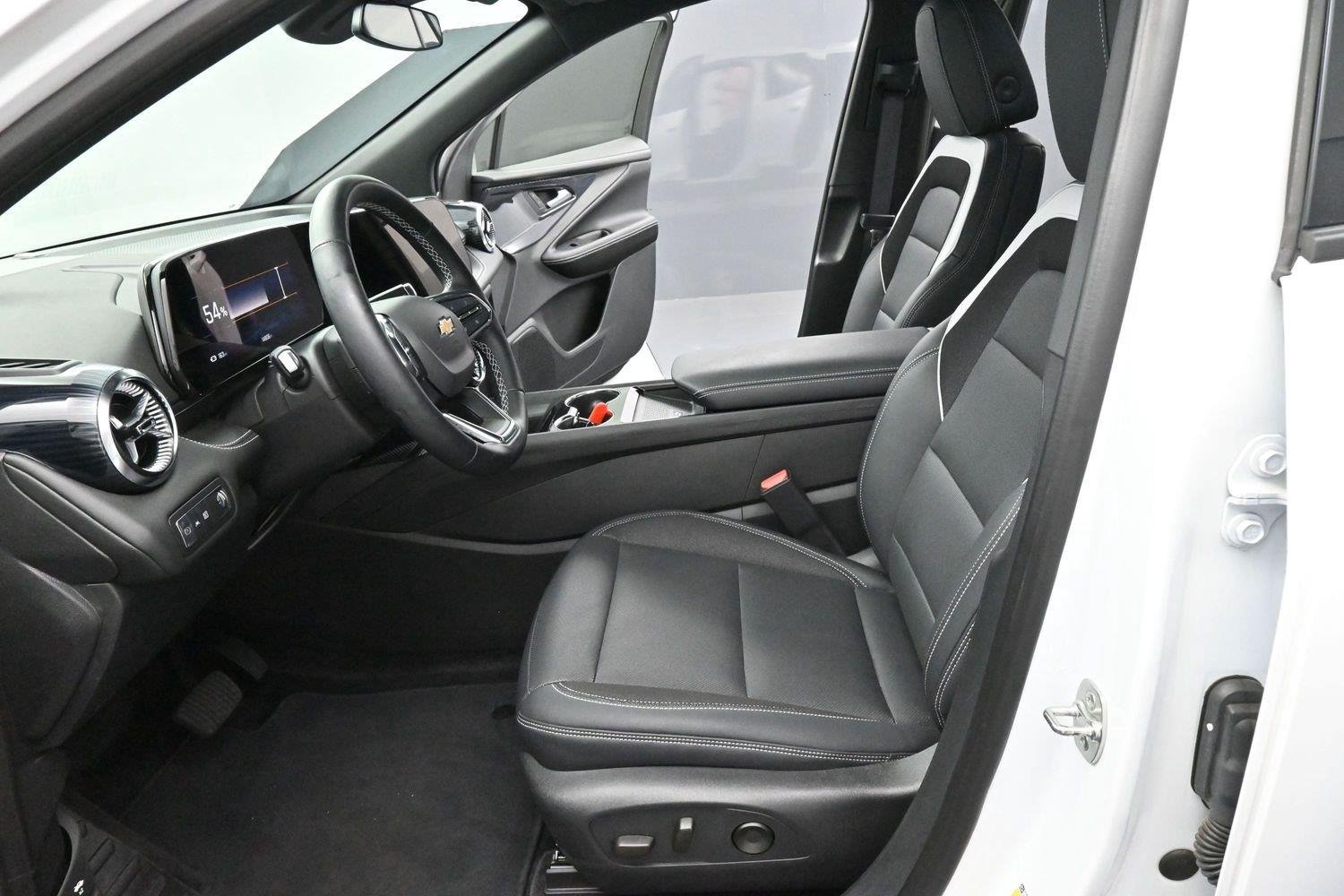Used 2024 Summit White Chevrolet LT image 15