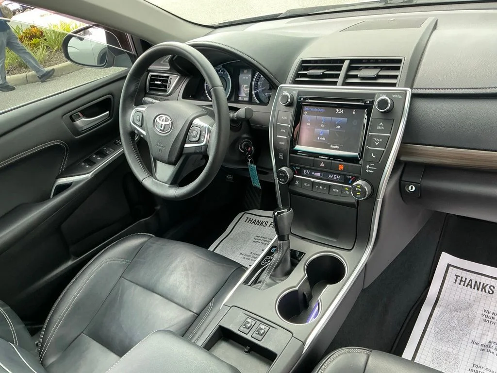 Used 2017 Silver Toyota XLE image 24