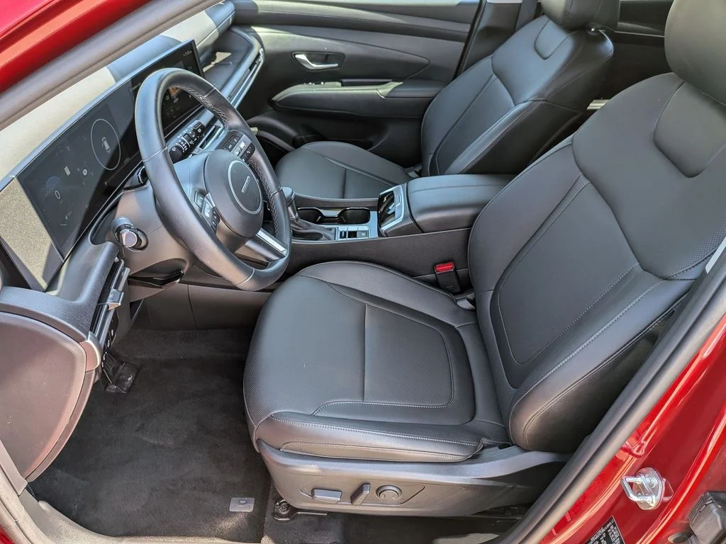 Used 2025 Red Hyundai SEL Convenience image 11