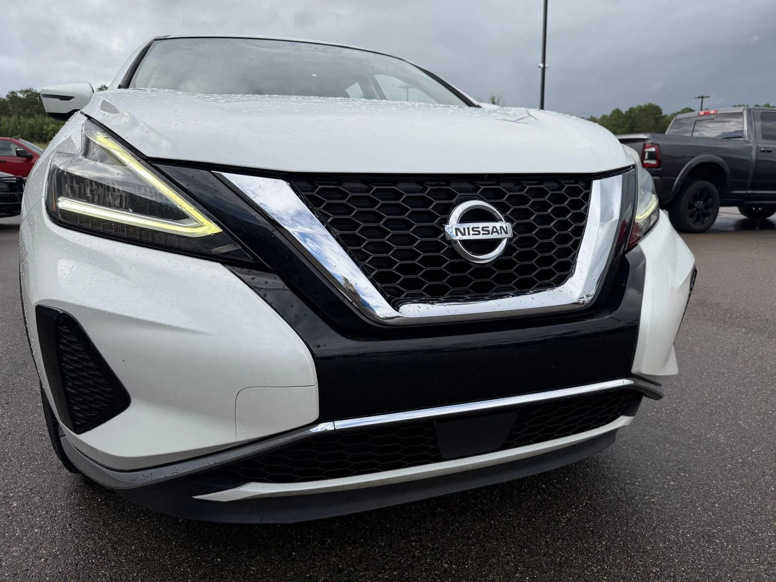 Used 2019 Pearl White Tricoat Nissan S image 23