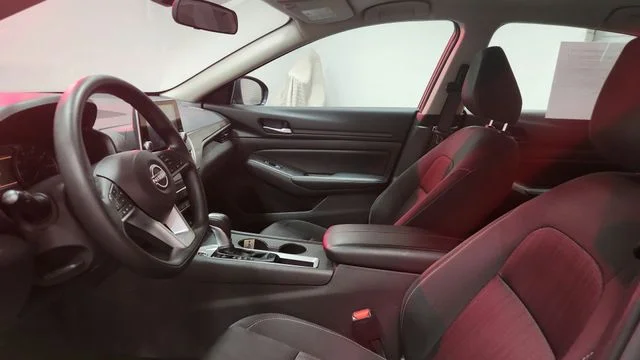 Used 2025 Red Nissan 2.5 SV image 9