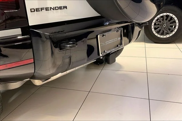 Used 2024 White Land Rover X-Dynamic SE image 7