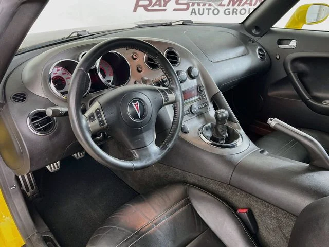 Used 2007 Yellow Pontiac Base image 26
