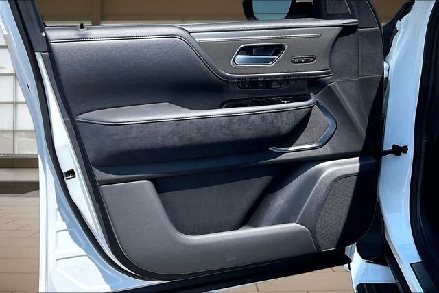 New 2027 RADIANT WHITE INFINITI LUXE image 21