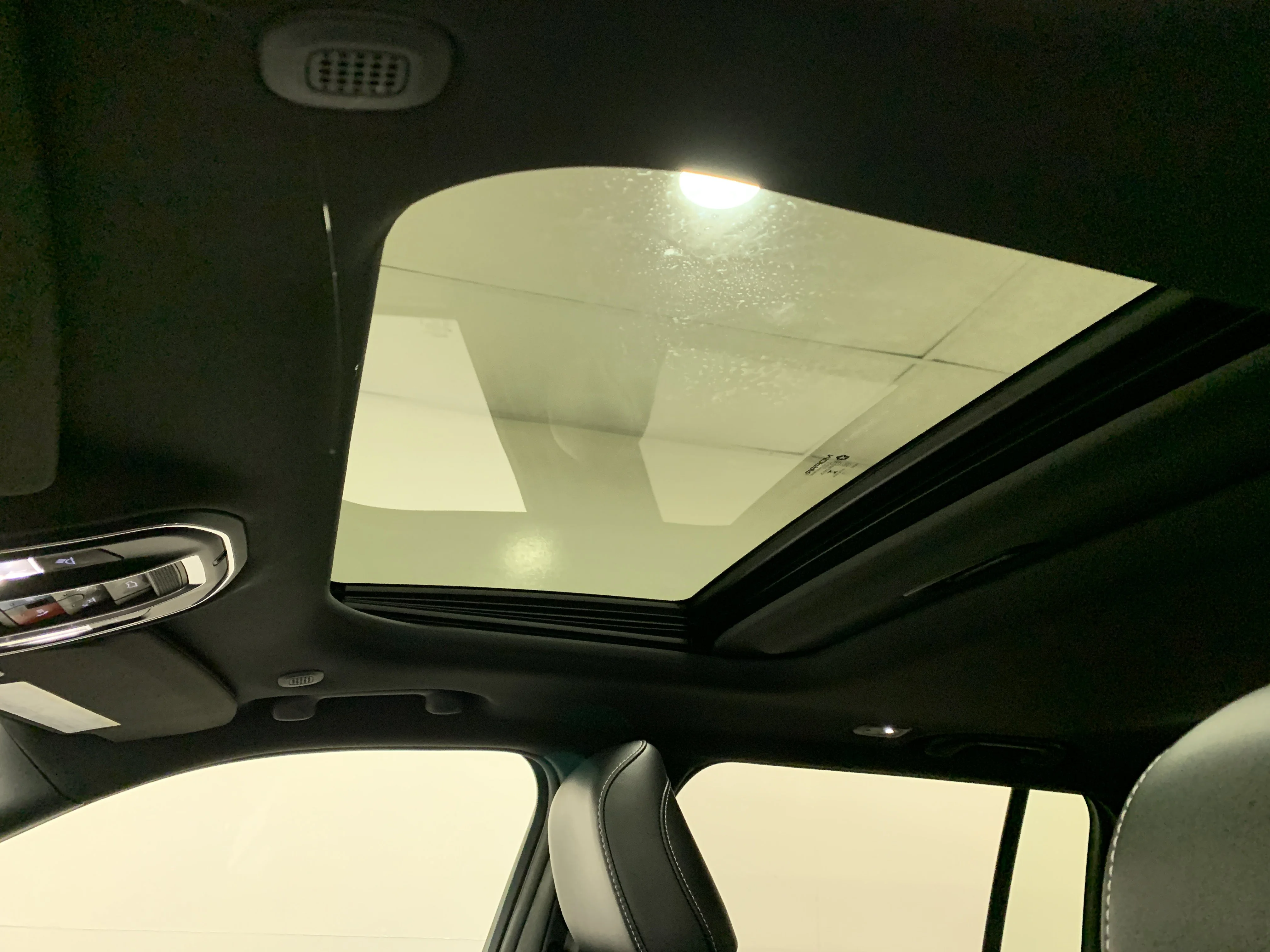 New 2025 Diamond Blk Crystal Pearl Jeep Altitude image 13