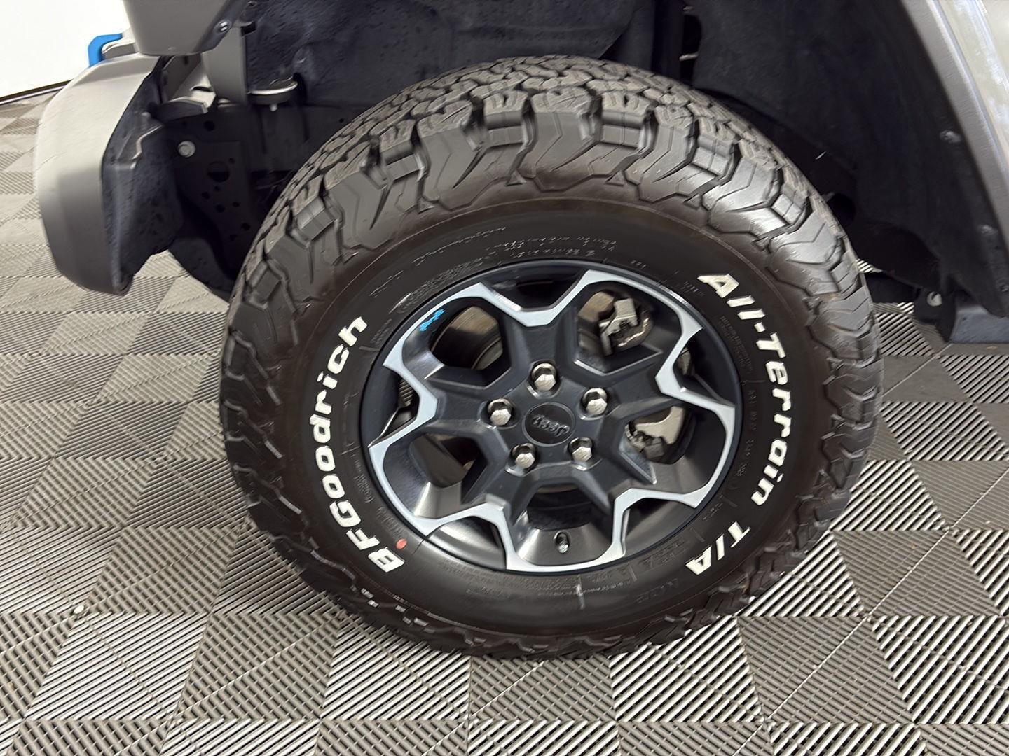Used 2023 Sting-Gray Clearcoat Jeep Rubicon image 19
