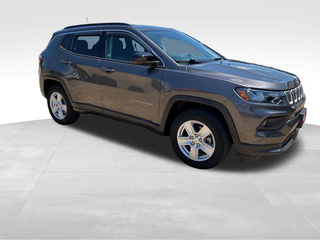 Used 2022 Gray Jeep Latitude image 8