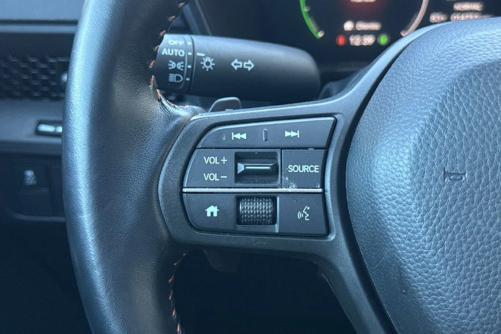 Used 2025  Honda Sport image 27
