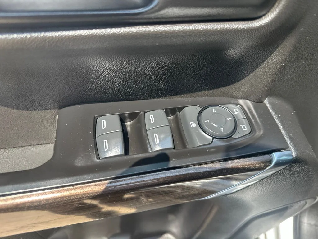 Used 2020 Silver Chevrolet LT image 7