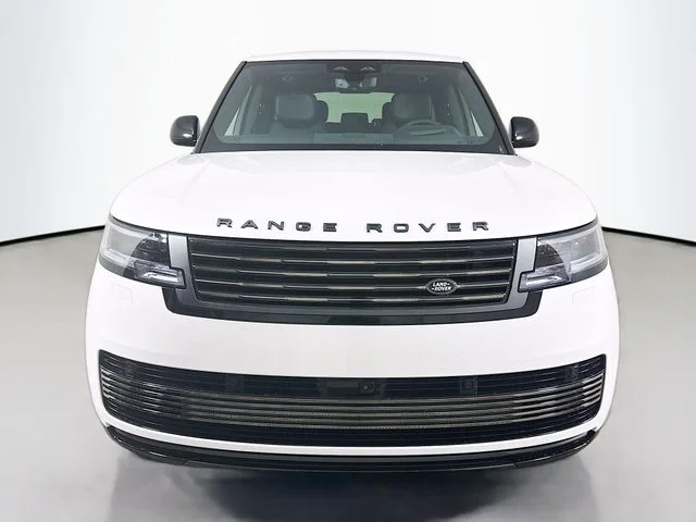 New 2026 Ostuni Pearl White Land Rover SV Signature Suite image 2