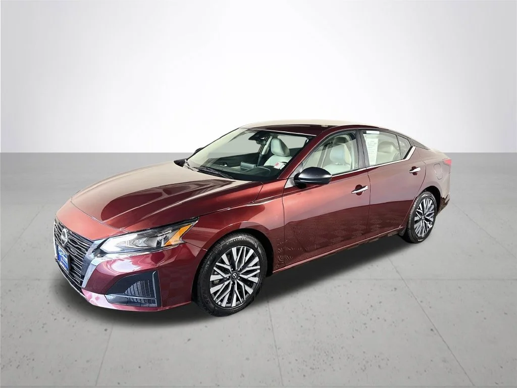 Used 2025 Red Nissan 2.5 SV image 2