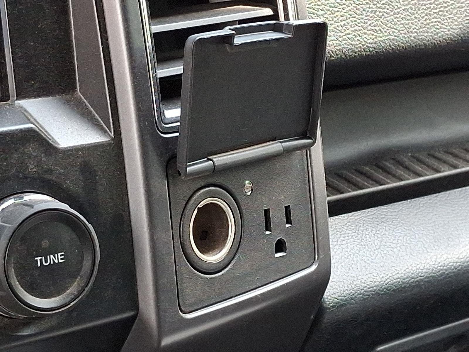 Used 2019 Oxford White Ford XLT image 24