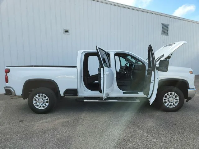 Used 2024 White Chevrolet LT image 19
