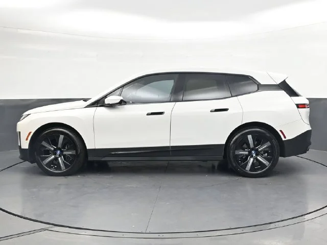 Certified Used 2024 White/off-white BMW xDrive50 image 9