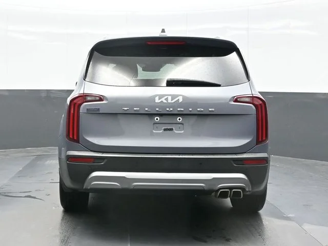 Used 2022 Silver Kia SX image 2