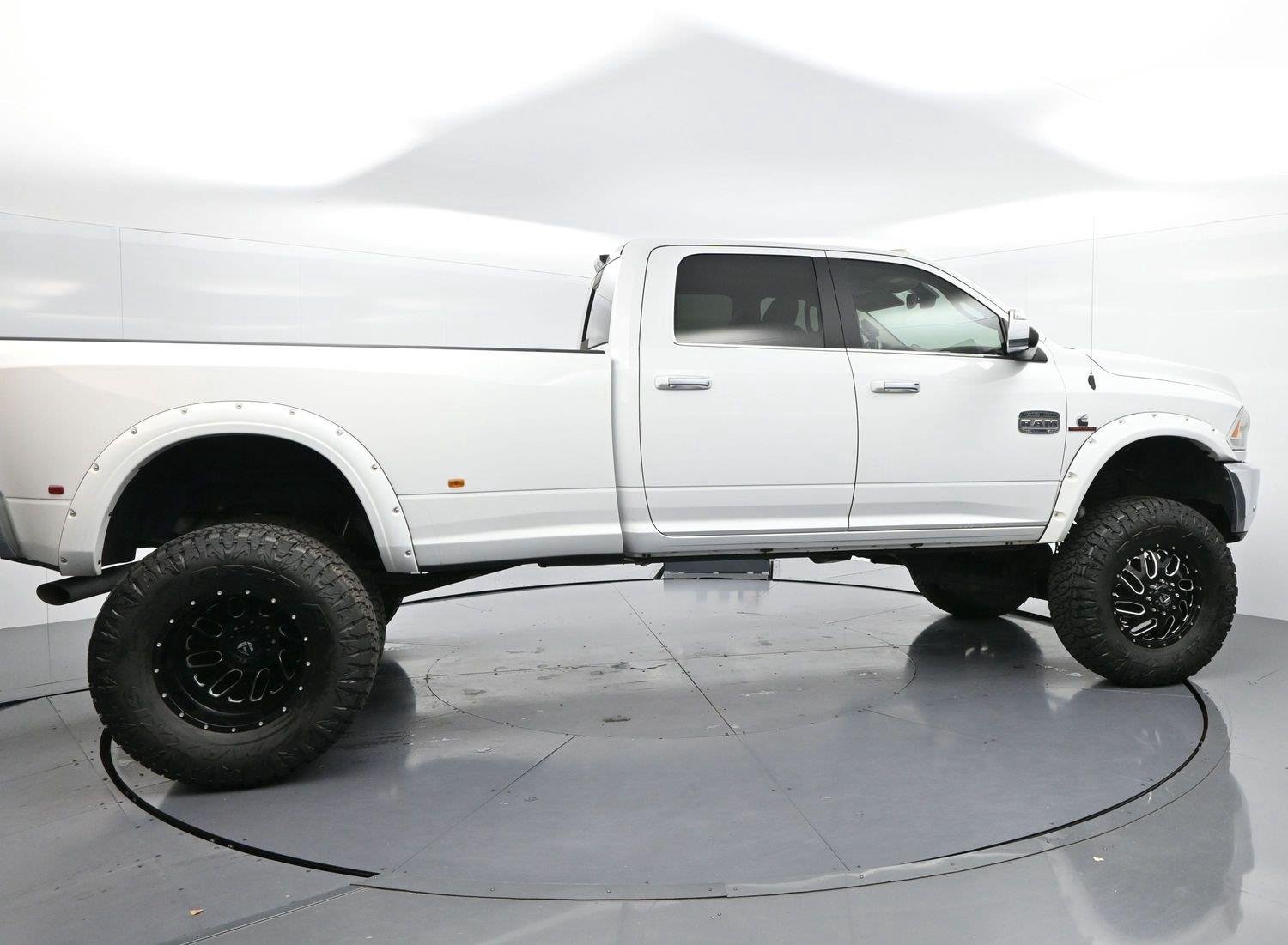 Used 2018 Bright White Clearcoat Ram Laramie Longhorn image 8