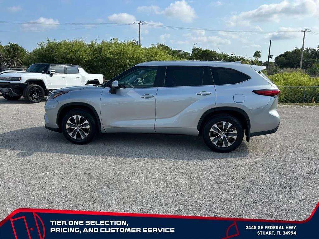 Used 2023 Silver Toyota XLE image 8