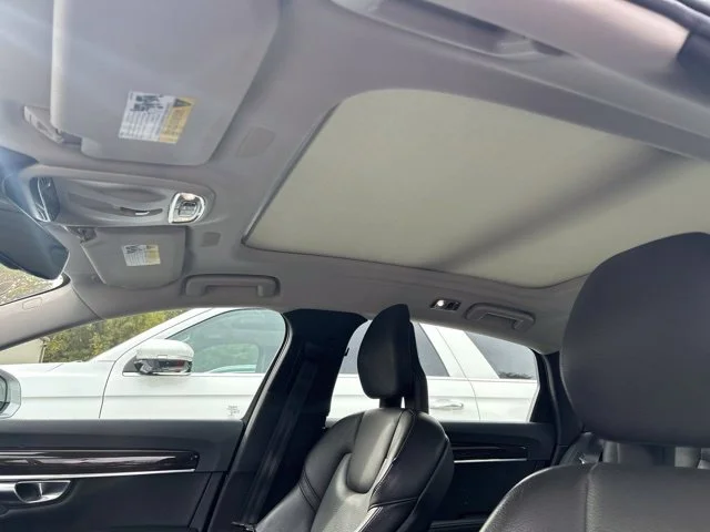Used 2018 Silver Volvo T5 Momentum image 20