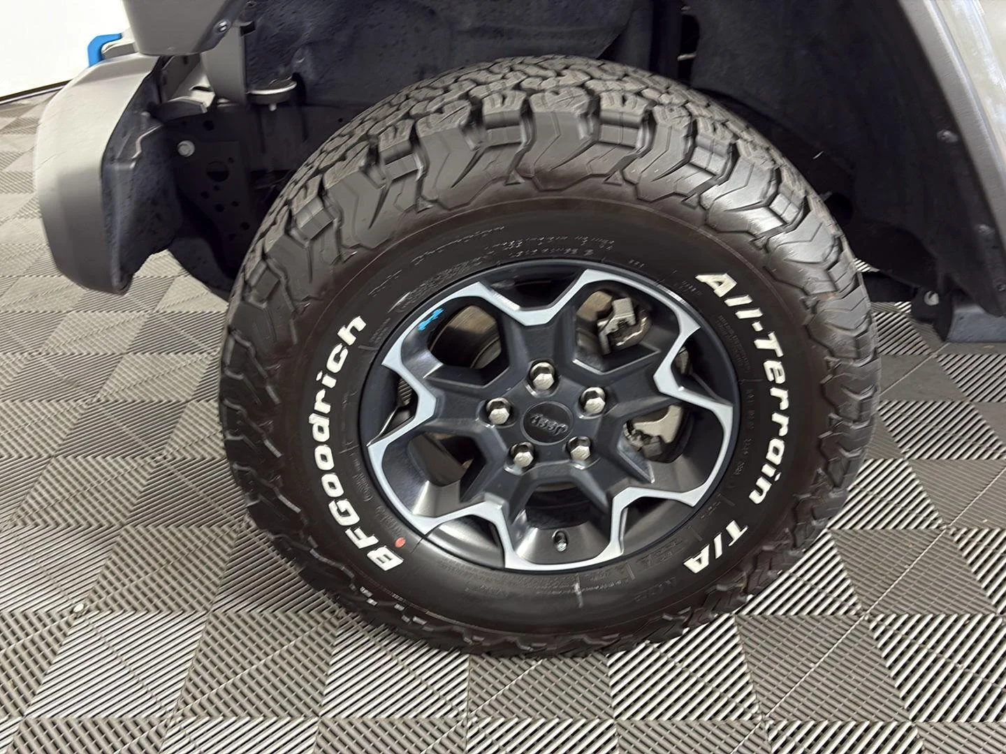 Used 2023 Sting-Gray Clearcoat Jeep Rubicon image 19