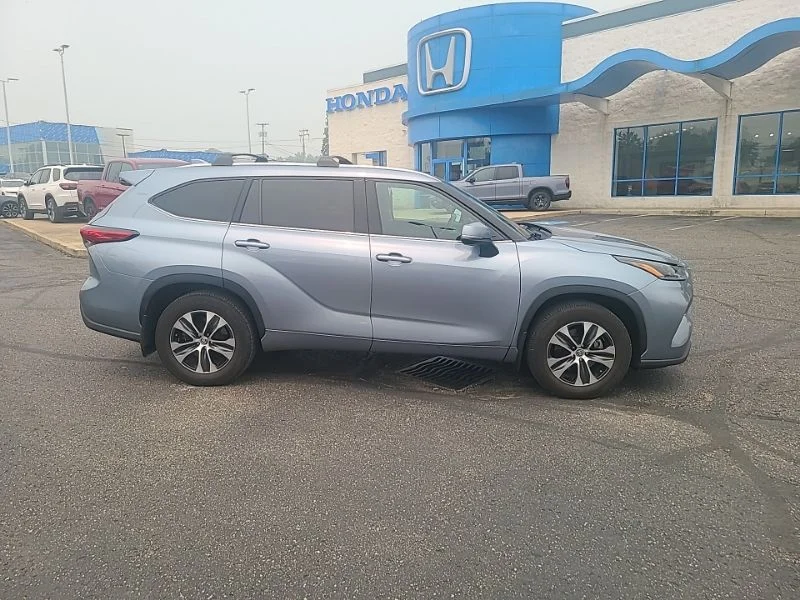 Used 2021  Toyota XLE image 6