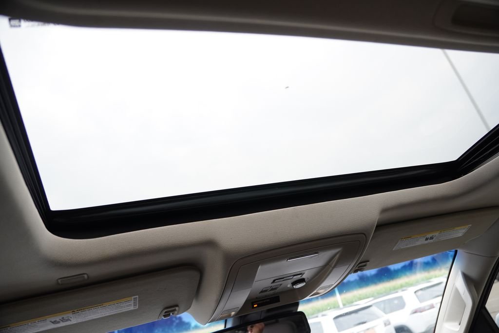 Used 2017 White GMC Denali image 6