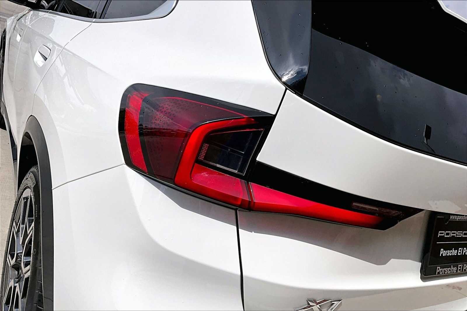 Used 2023 Alpine White BMW xDrive28i image 21