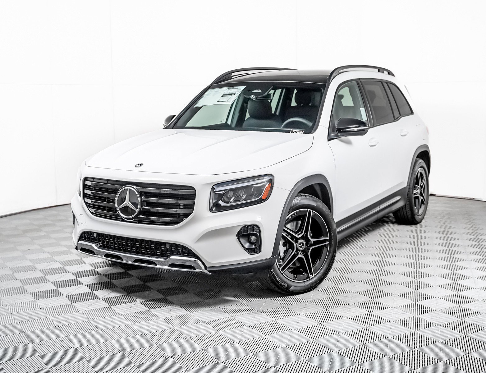 New 2026 Polar White Mercedes-Benz GLB 250 image 1