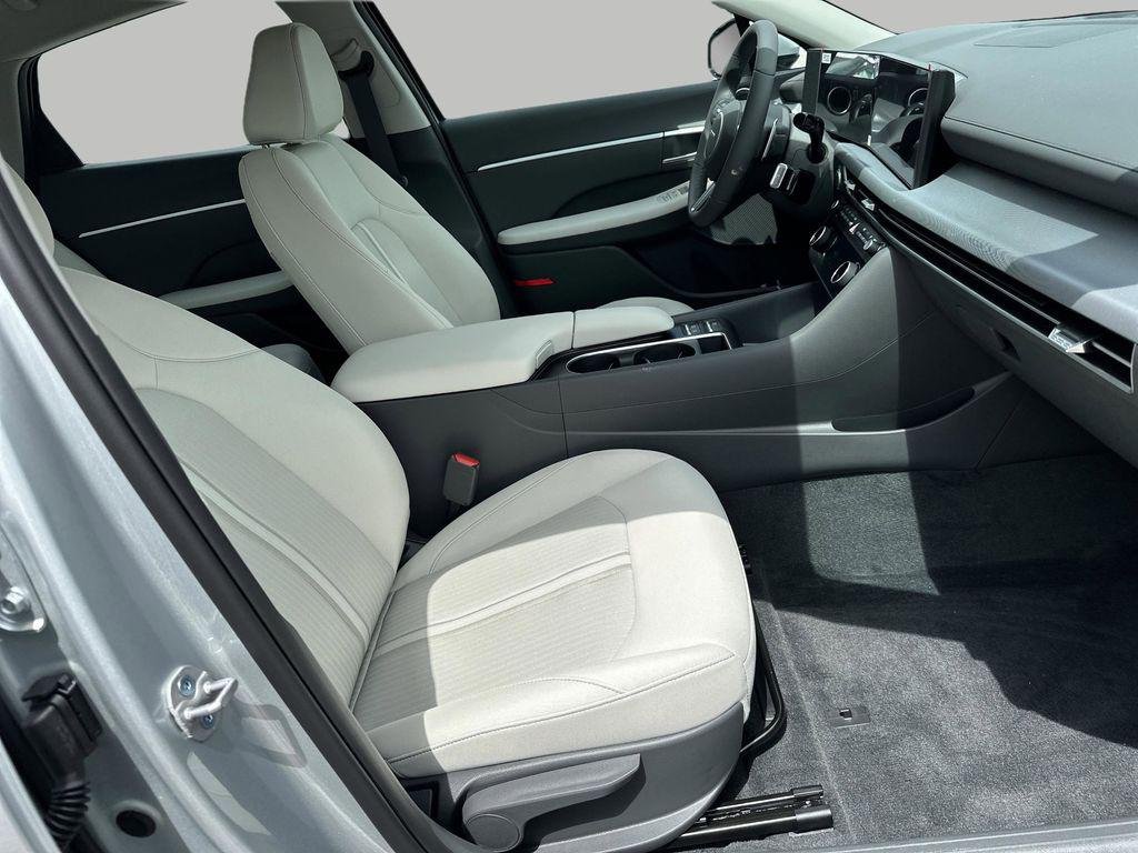 New 2026 Aero Silver Hyundai SEL Sport image 25